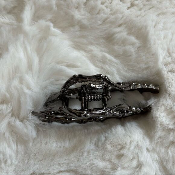 Skull hands dark gray / silver claw clip gothic - Picture 5 of 6